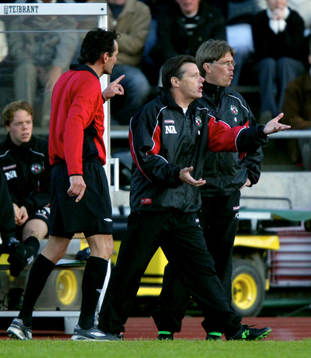 Stefan Lundin, tränare Örebro blir utvisad