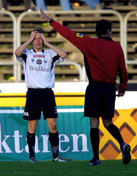 Axel Kjäll, Örebro är missnöjd