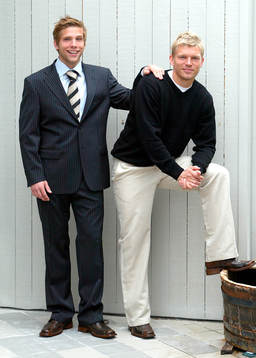 Anders Svensson (Kostym) och Marcus Allbäck, Sverige