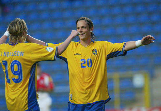 3-1, Markus Rosenberg har gjort sitt andra och grattas av