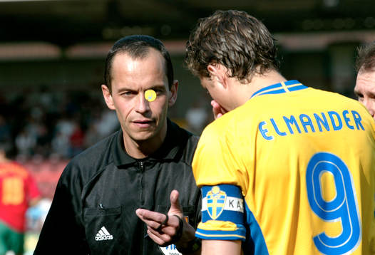 Domare, singla slant. Johan Elmander