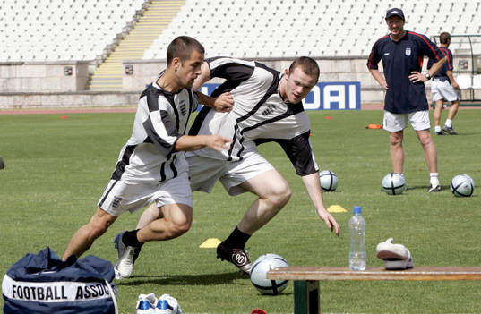 Joe Cole och Wayne Rooney, England