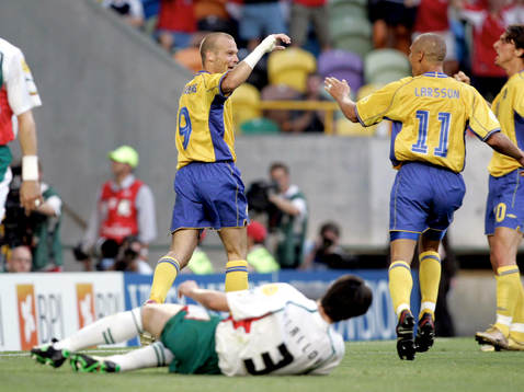 Fredrik Ljungberg och Henrik Larsson, jubel