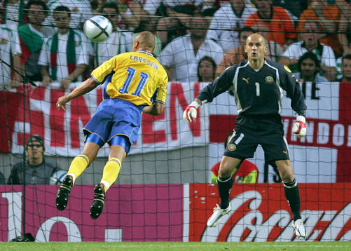 Henrik Larsson,  Zdravko Zdravkov, målvakt, Bulgarien
