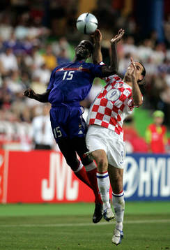 Lilian Thuram, Frankrike och Dado Prso, Kroatien i nickduell