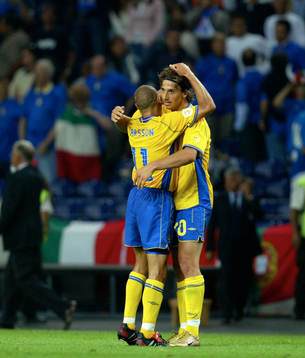 Henrik Larsson och Zlatan Ibrahimovic, Sverige kramar om