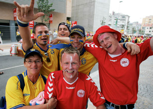 Svenska och Danska supportrar