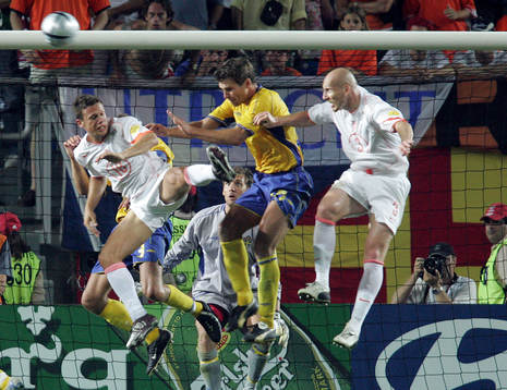 John Heitinga, Andreas Jakobsson och Jaap Stam framför