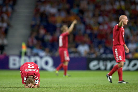 3-0. Rene Henrikssen, Kapten, Danmark, nere för räkning