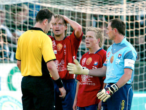 ÖIS - Landskrona 1-1 Domaren Jonas Eriksson och arga