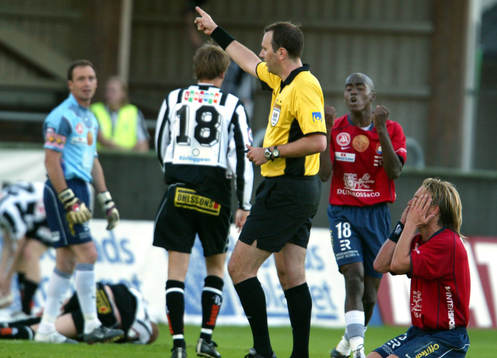 Jonas Eriksson, domare dömer straff, Anders Prytz