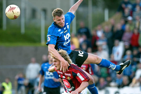 Joel Borgstrand trycker ner Johan Arneng