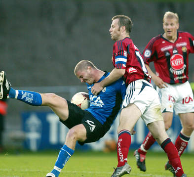 Markus Karlsson tar Olle Kullinger hårt