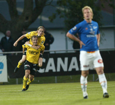 0-1, segerskytten Lasse Nilsson på Hasse Berggrens axlar,