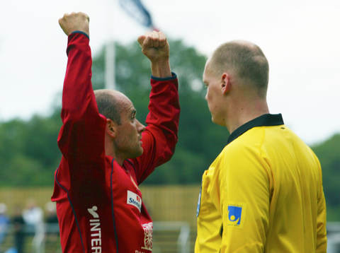 2-2, målskytten Tryggvi Gudmundsson är förbannad på