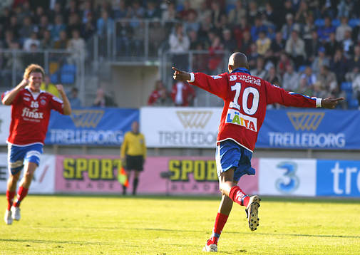 Thando Mngomeni gör 2-0, jubel med Christian Järdler