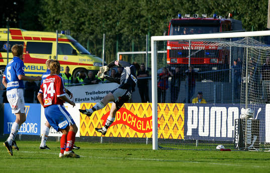 Fredrik Persson, målvakt, Trelleborg släpper i 0-2