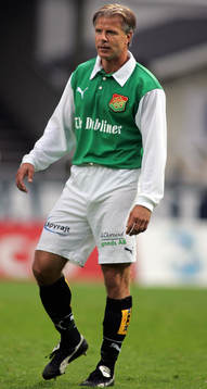 Roland Nilsson, tränare GAIS hoppade in och spelade i