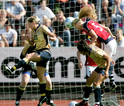 Marit F Christensen, Norge nickar in 0-3 målet bakom
