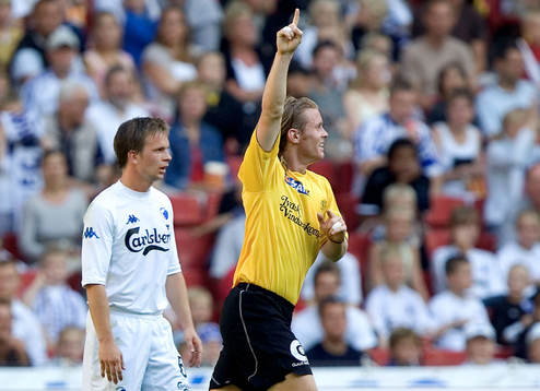 Fredrik Berglund, jubel framför Tobias Linderoth