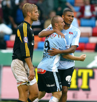Niklas Skoog, Malmö kramas om av Afonso Alves