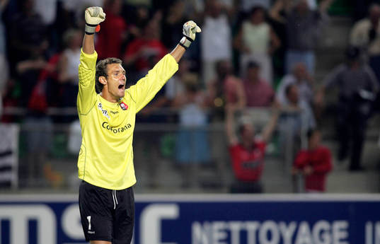 Andreas Isaksson, målvakt, Rennes (Jubel)