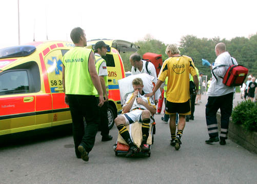 Fredrik Björck,AIK. Skada, sjukvård, ambulans