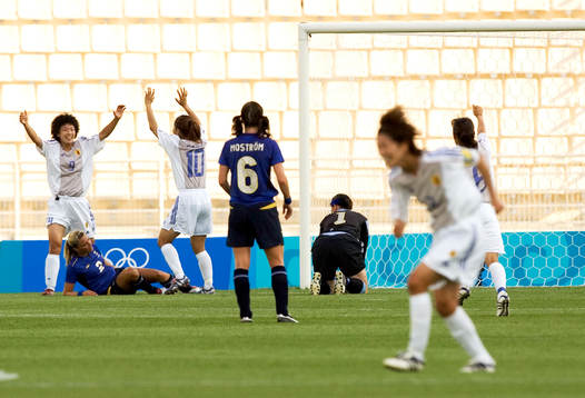 Sverige - Japan: Caroline Jönsson, målvakt, släpper in