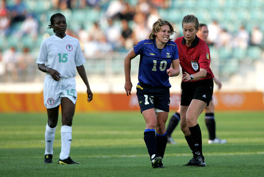 Hanna Ljungberg haltar och byttes ut i andra perioden