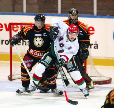 Tommy Enström, Modo