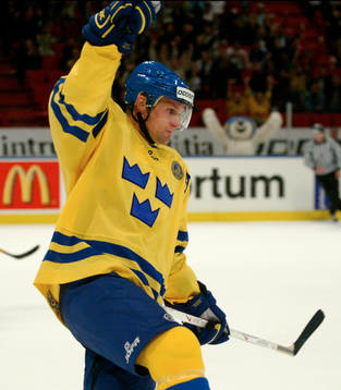 Markus Näslund avgjorde med sitt 2-1 mål i förlängnigen