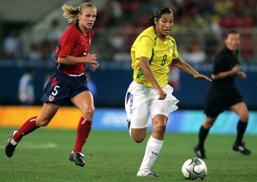 Daniela, Brasilien och Lindsay Tarpley, USA
