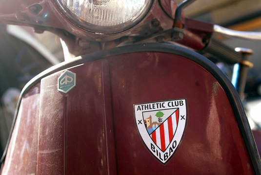 Fotboll, athletic club Bilbao, vespa, motorcykel, trafik