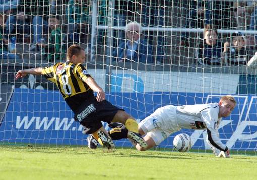 Mats Haglund, Häcken och Anders Holmberg, Gais(Målvakt)
