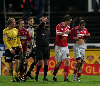 Håkan Jonasson, domare och Svante Samuelsson och utvisade