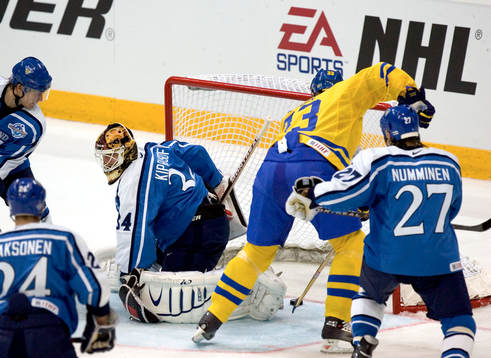 Fredrik Modin, petar in Sveriges första mål