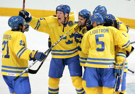 Peter Forsberg, Mats Sundin och Tomas Holmström, jubel, 4-4