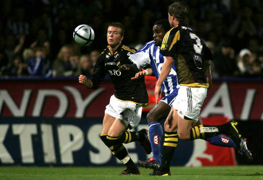 Peter Ijeh Göteborg tränger sig förbi AIK