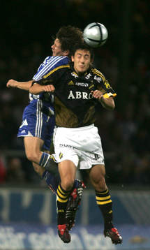 Stefan Ishizaki, AIK i nickduell med Sebastian Johansson,