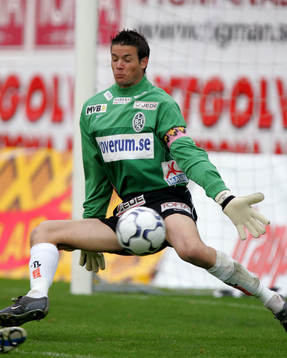 Jonas Sandqvist, målvakt,  Landskrona ser bollen passera,