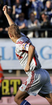 Niclas Alexandersson har gjort 3-2 och är på G. Jubel