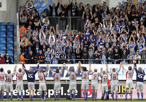 IFK tar emot supportrarnas jubel