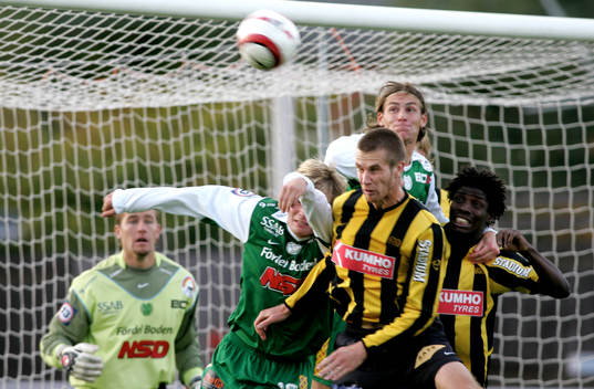 Toumas Uusimaki, Häcken i nickduell med Sampo Koskinen,
