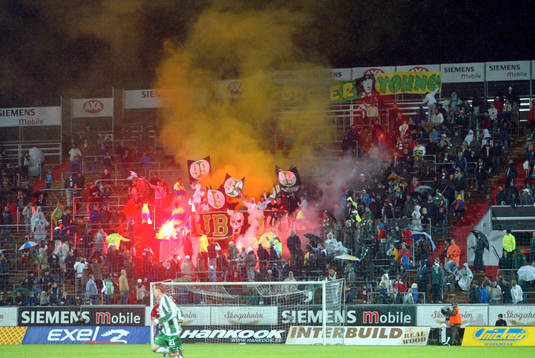 Bengaliska eldar hos Hammarbysupportrarna