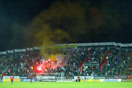 Bengaliska eldar hos Hammarbysupportrarna