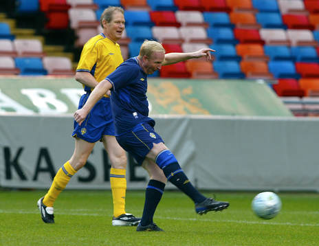 Fotboll, Sponsormatch och lagbilder
