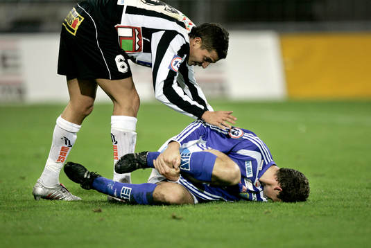 Hasse Bengh nersparkad av Felix Magro, skada