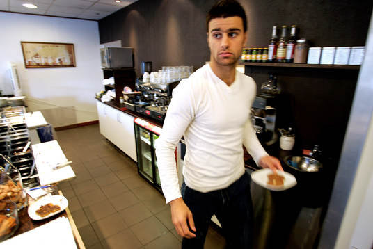 George Mourad på sitt cafÈ Macciato