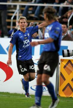 Tremålsskytten Markus Rosenberg, Halmstad, jubel mot Dusan