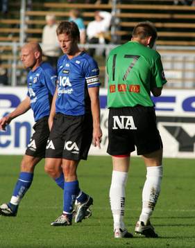 John Alvbåge, målvakt, Örebro blir utvisad och lämnar